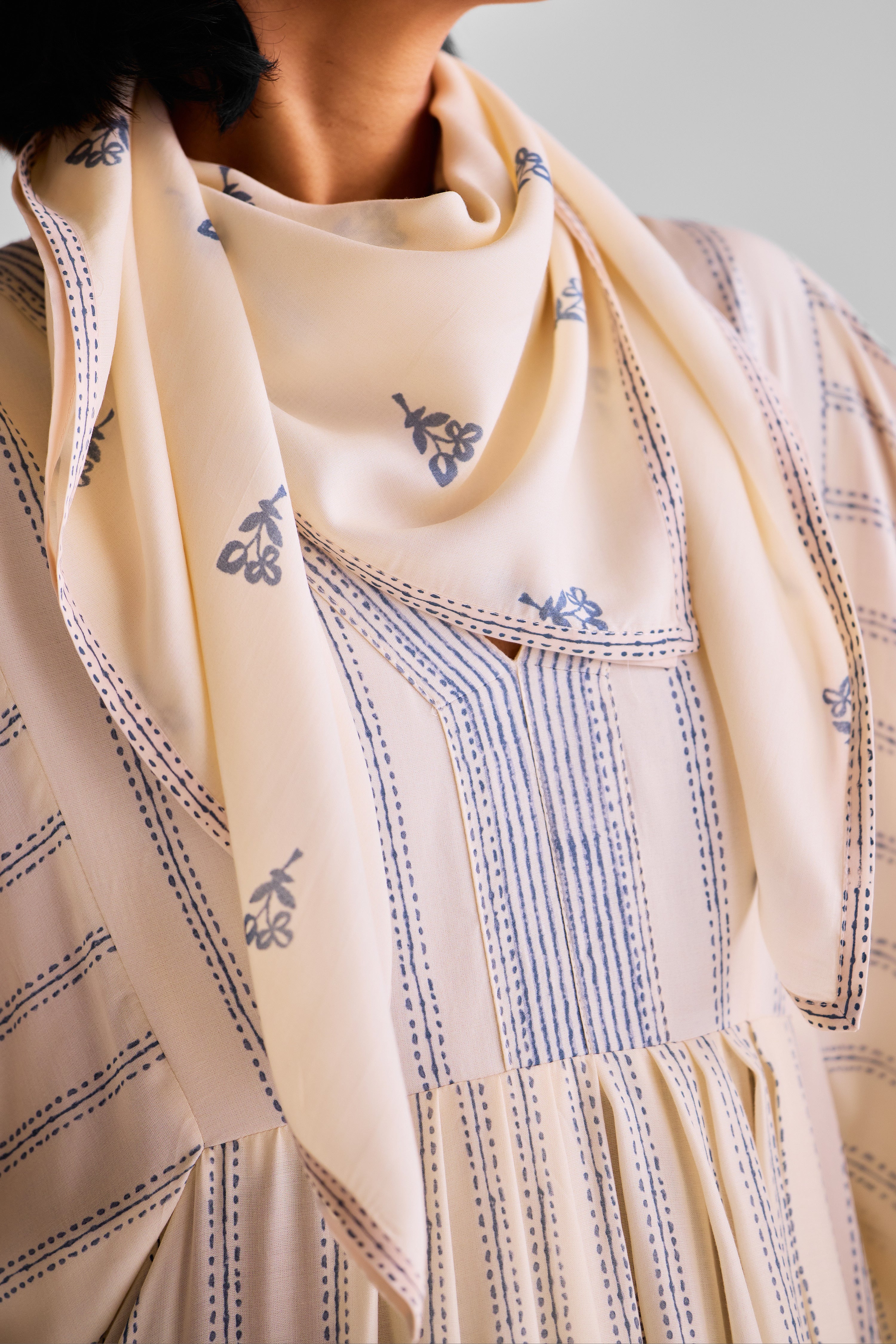 CNC226 - Off white kaftan with scarf set