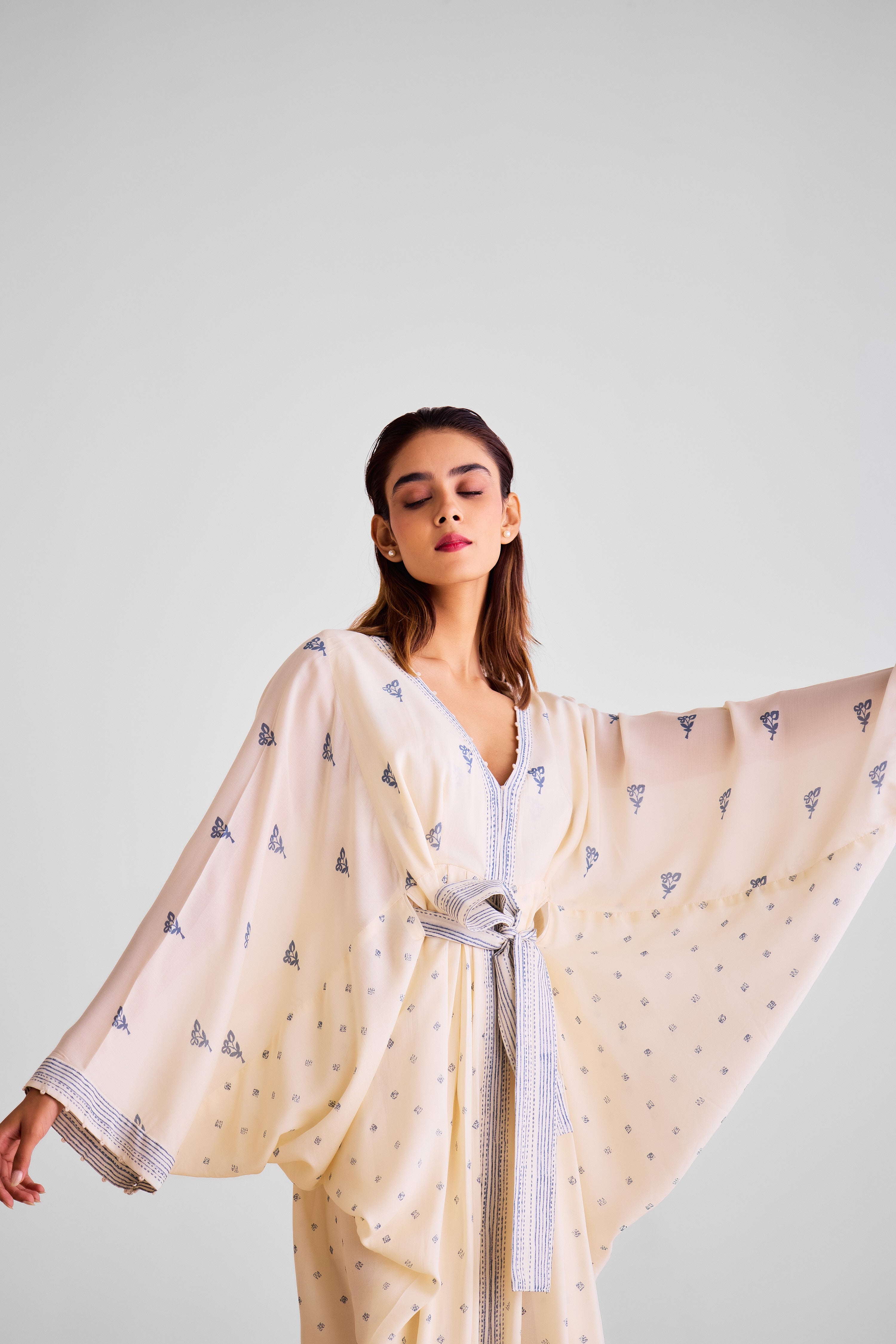 CNC228 - Off white kaftan with belt and scarf set