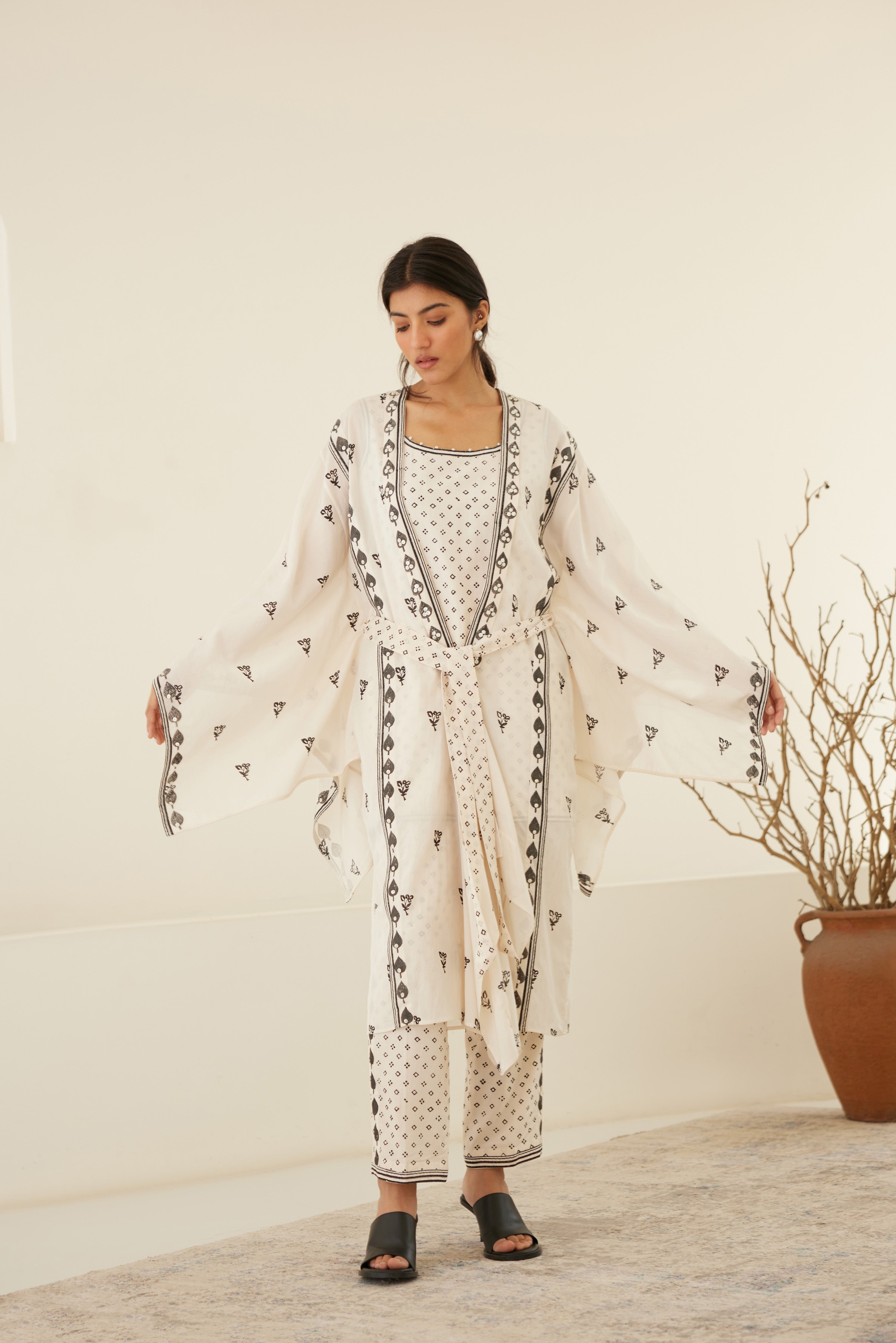 Vanilla White - Beluga Black Kimono Set.