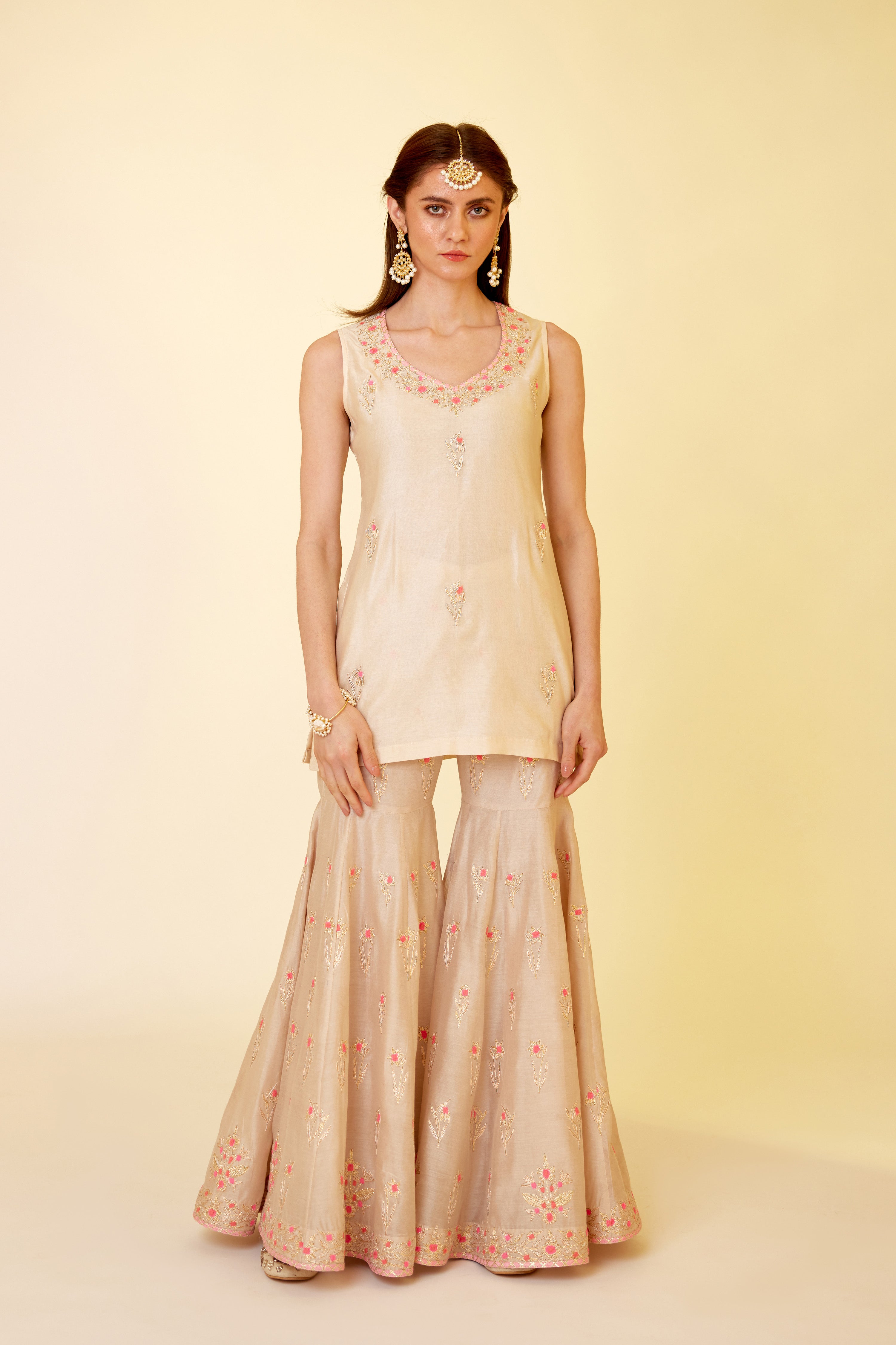 Angora White Sleeveless Kurta/ front view