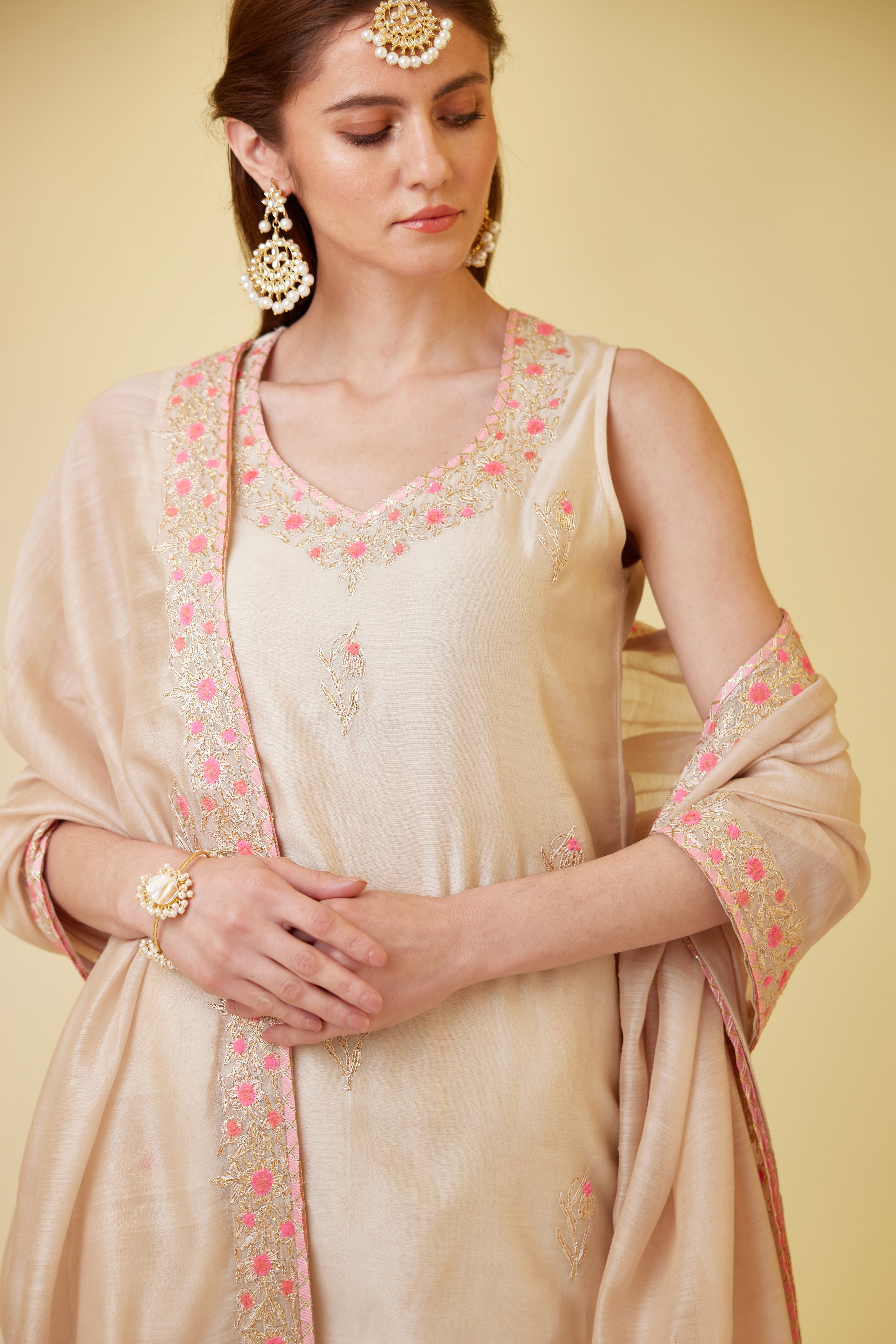 Angora White Sleeveless Kurta/ close view